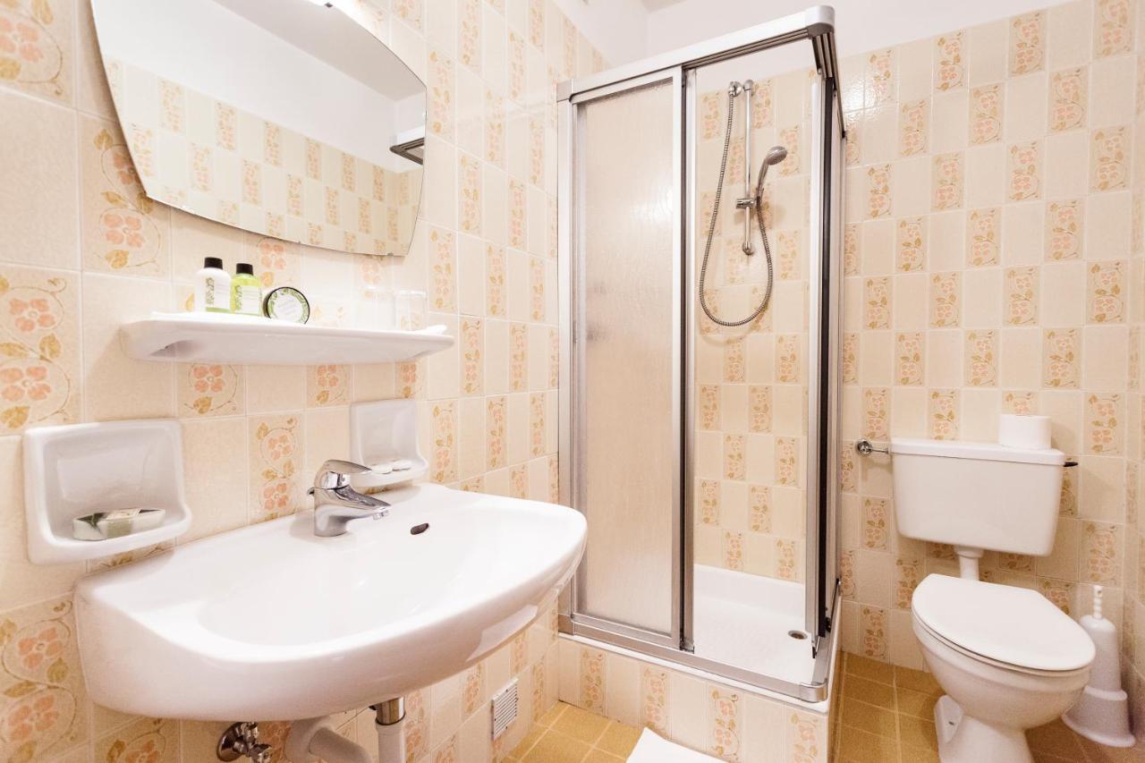 Pension Rebgut Bed and Breakfast Lana Buitenkant foto